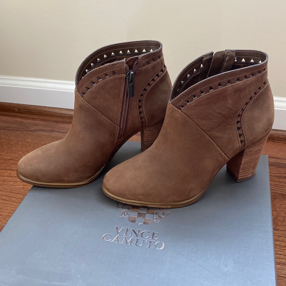 VINCE CAMUTO ankle boots
